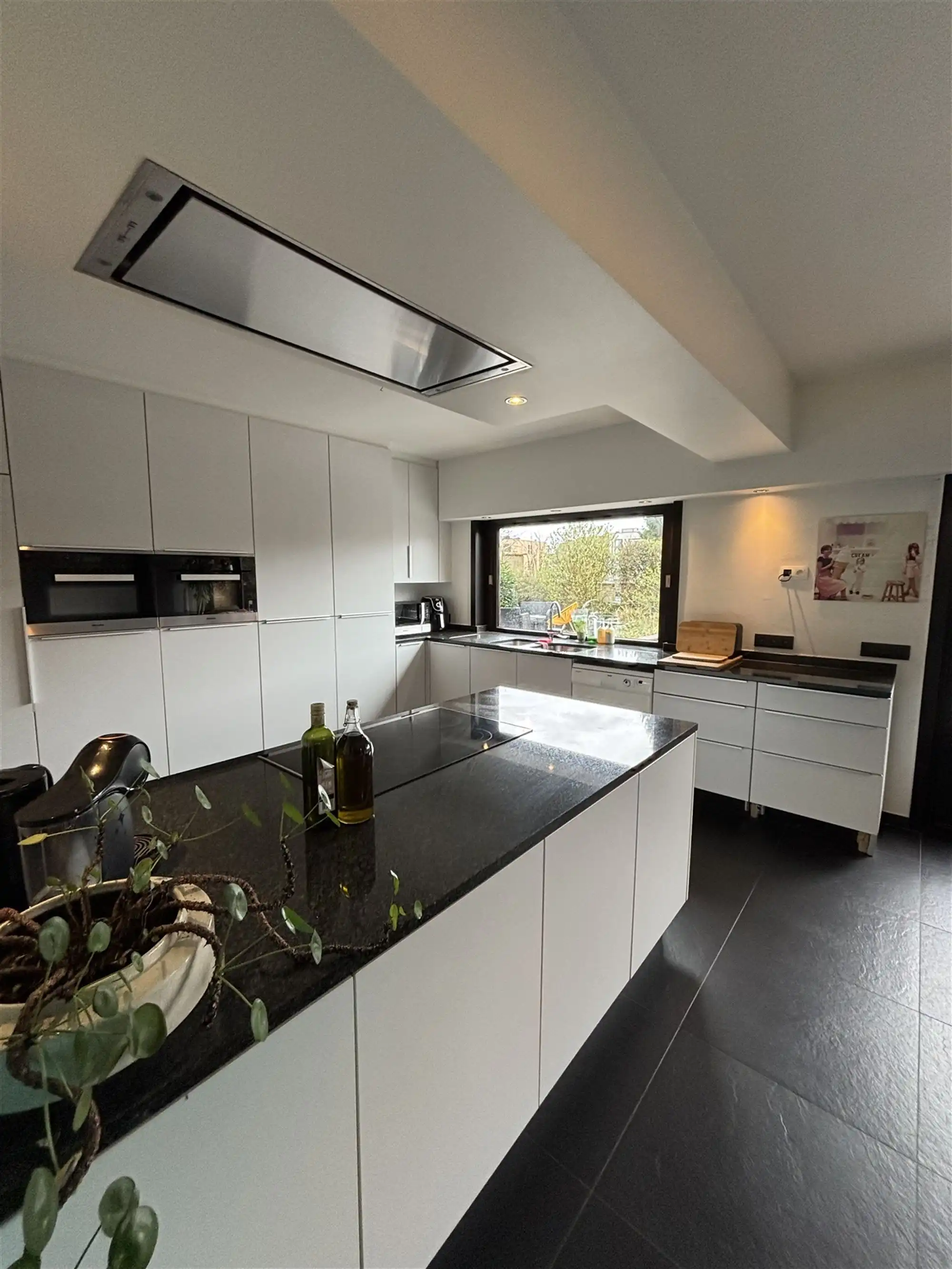 Zeer ruim appartement in centrum Edegem te huur foto 2