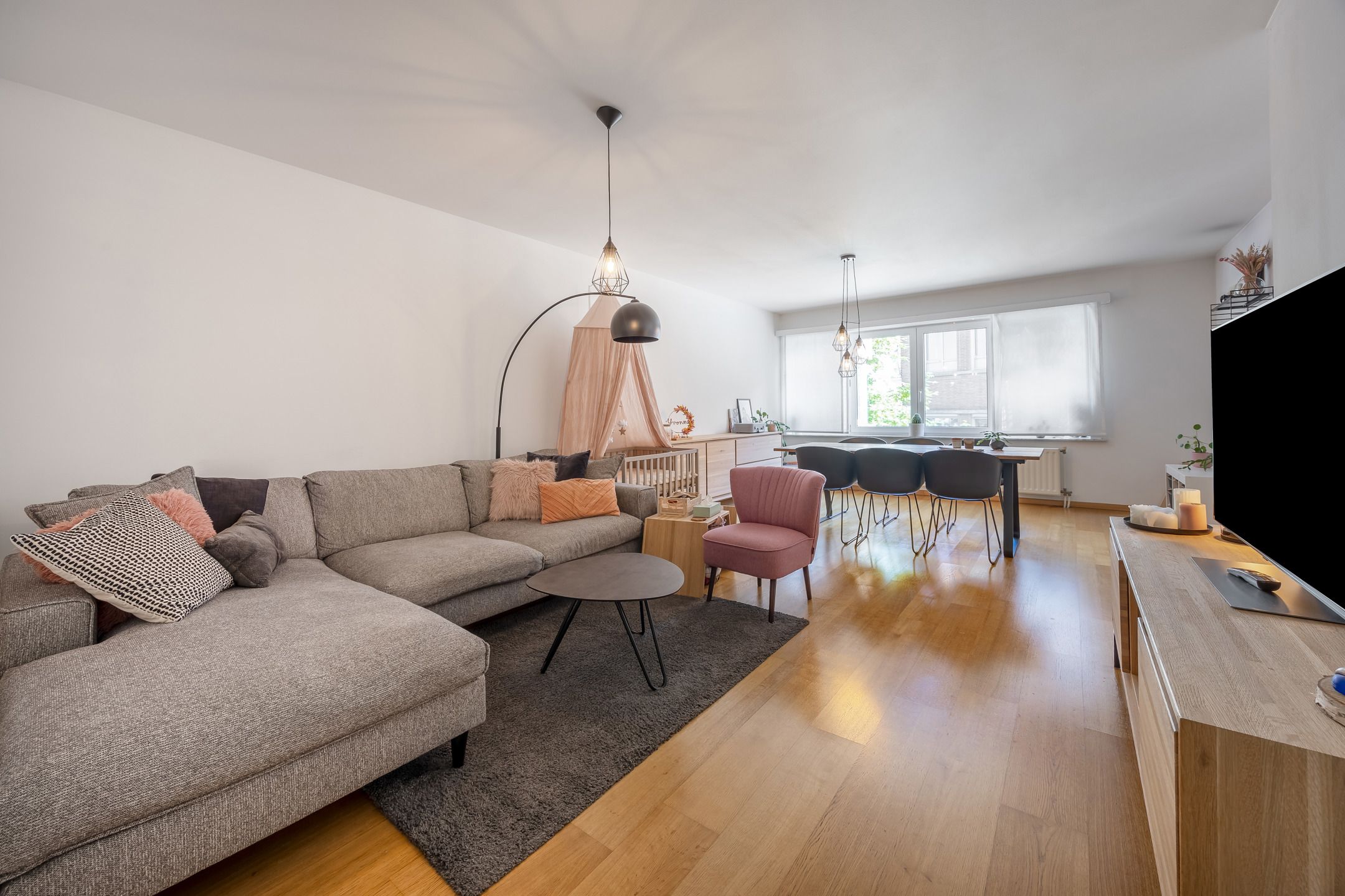 Instapklaar appartement met 2 slpks in centrum Oostmalle foto {{pictureIndex}}