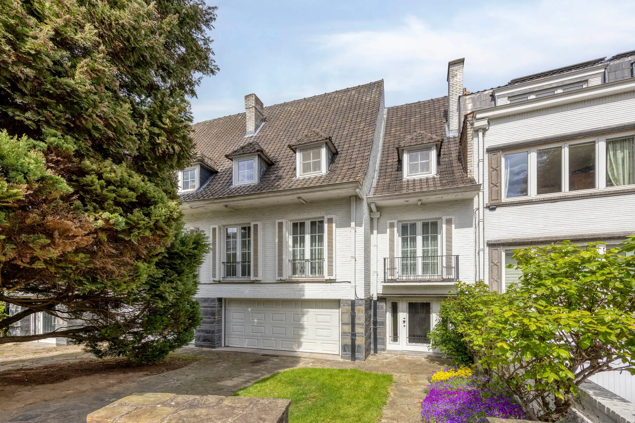 Authentieke villa met 3 kamers, garage en prachtige tuin! foto 2