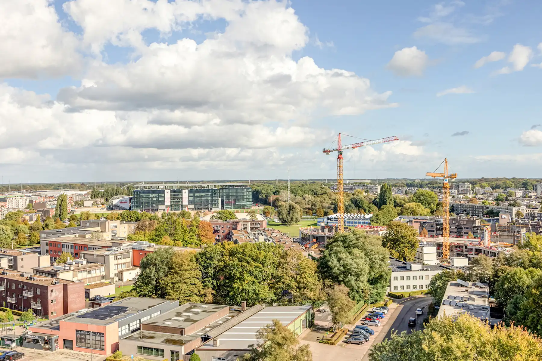 Ruim 3-slaapkamerappartement met panoramisch uitzicht foto 6