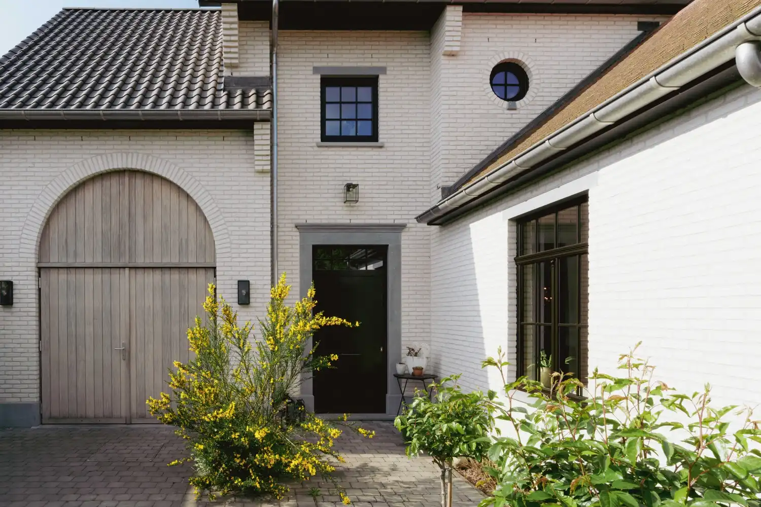 Prachtige villa in pastorijstijl aan de rand van Eeklo foto 2