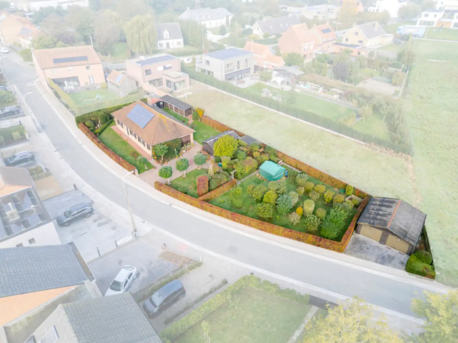 Vrijstaande woning op ruim perceel foto 2