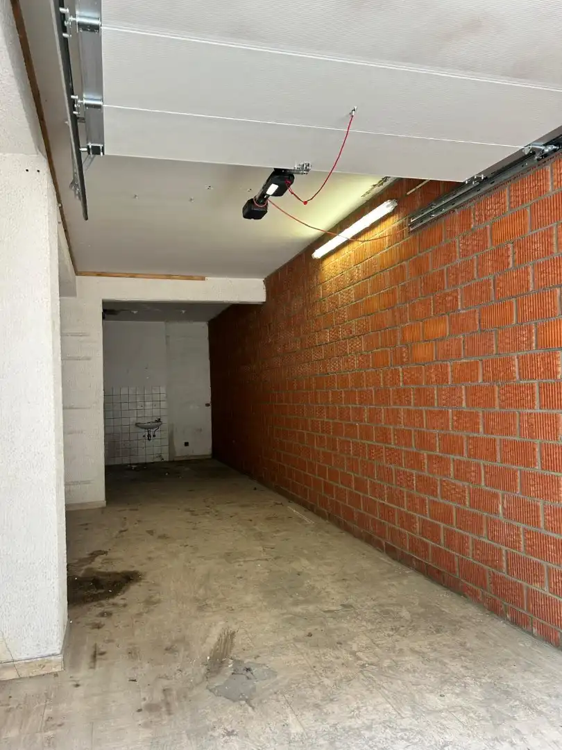 RUIME GARAGEBOX VLAKBIJ CENTRUM foto 6