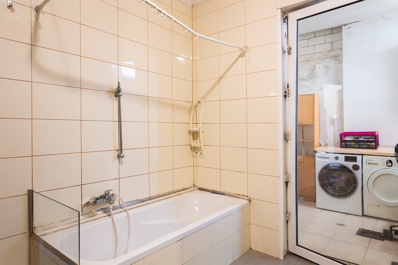 Te renoveren woning met 4 slaapkamers en garage foto 18