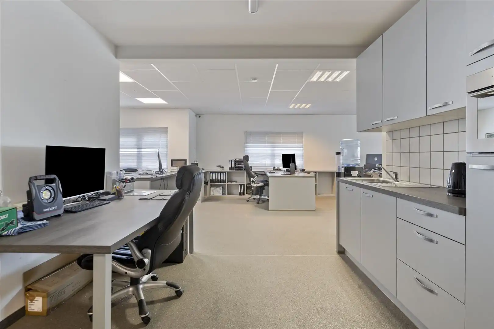 TE HUUR: Bedrijfsgebouw met kantoren te Houthalen! foto 13