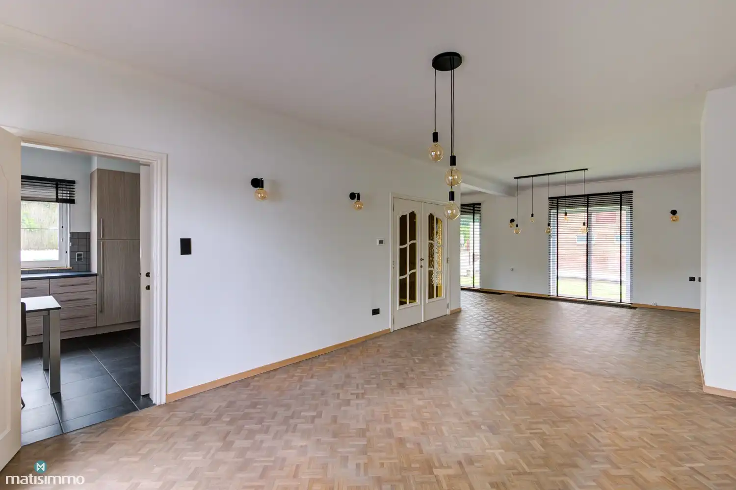 VOLLEDIG GERENOVEERDE EN ENERGIEZUINIGE WONING MET DUBBELE GARAGE EN OPSLAGRUIMTE IN HERDEREN foto 9