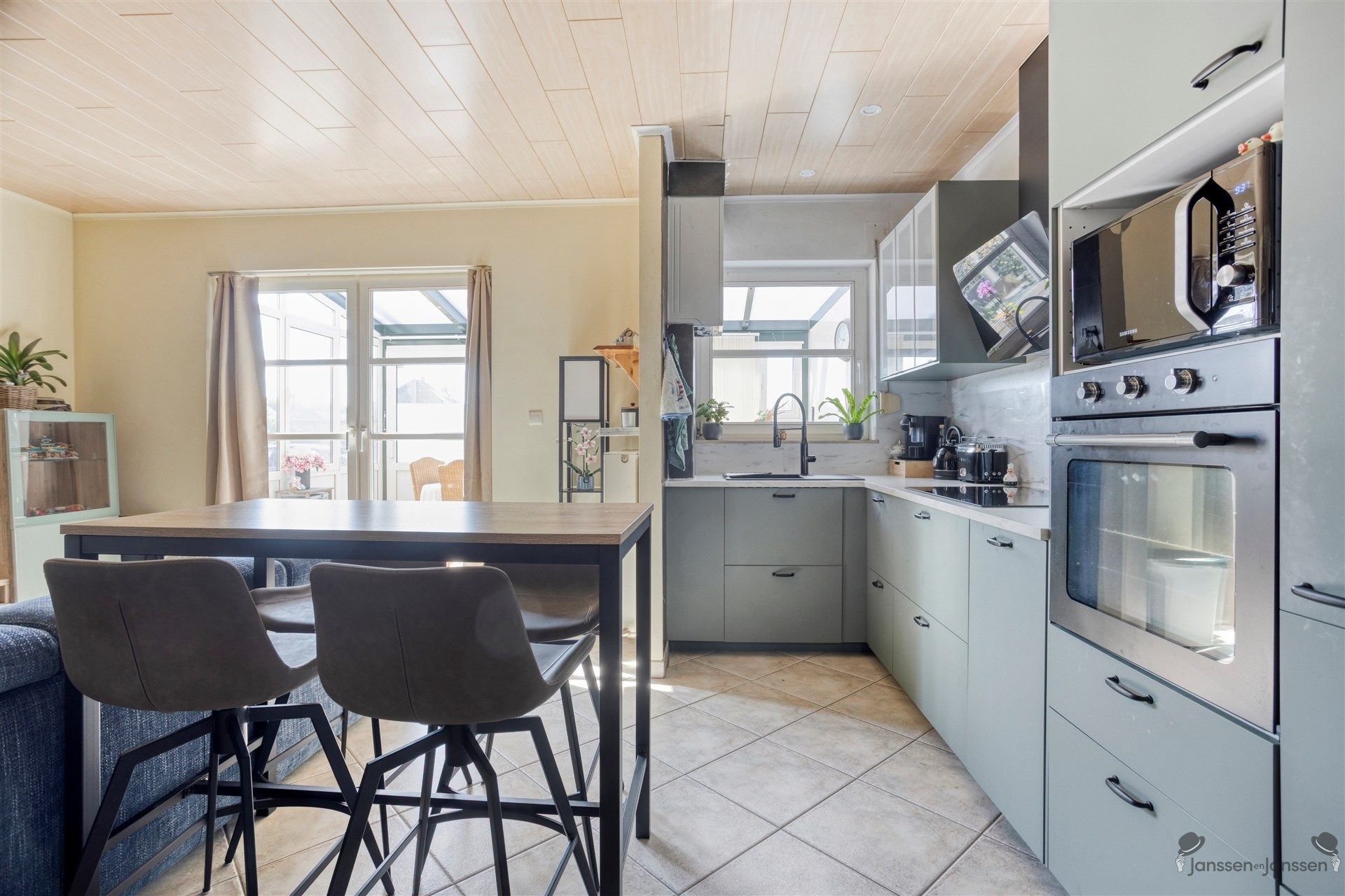 Instapklaar gelijkvloers appartement met tuingevoel te Heppen-Leopoldsburg foto 2