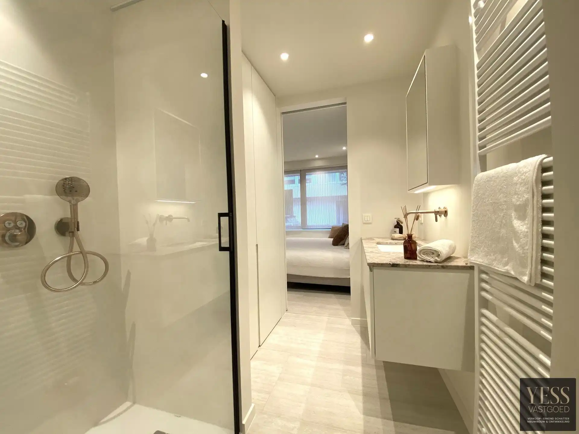 Exclusief gerenoveerd gelijkvloers appartement in Knokke! foto 18