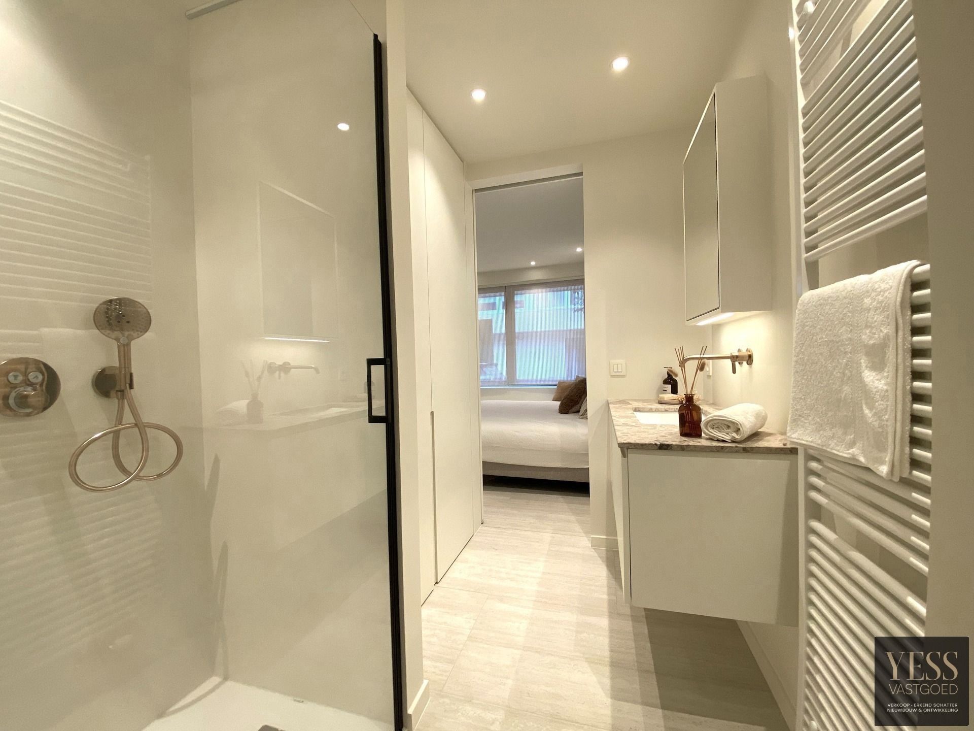 Exclusief gerenoveerd gelijkvloers appartement in Knokke! foto 18