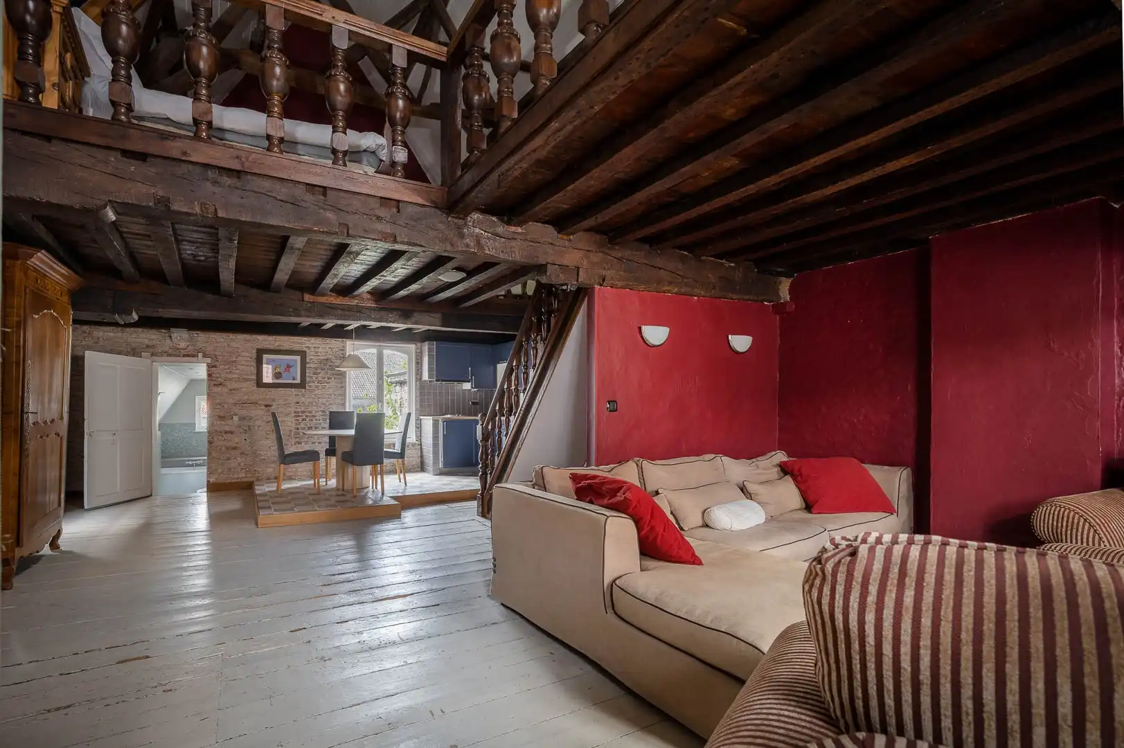 Monumentaal herenhuis aan de Brugse Reien foto 35