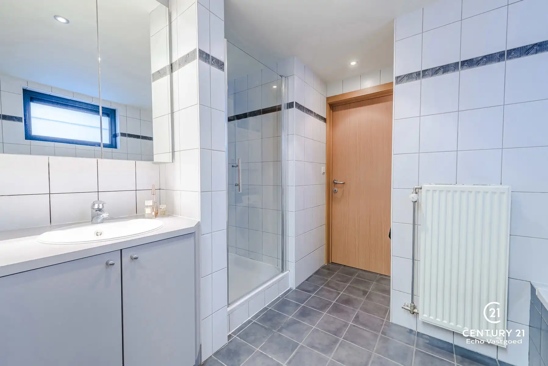 Handelszaak met gerenoveerde woonst op topligging  foto 13