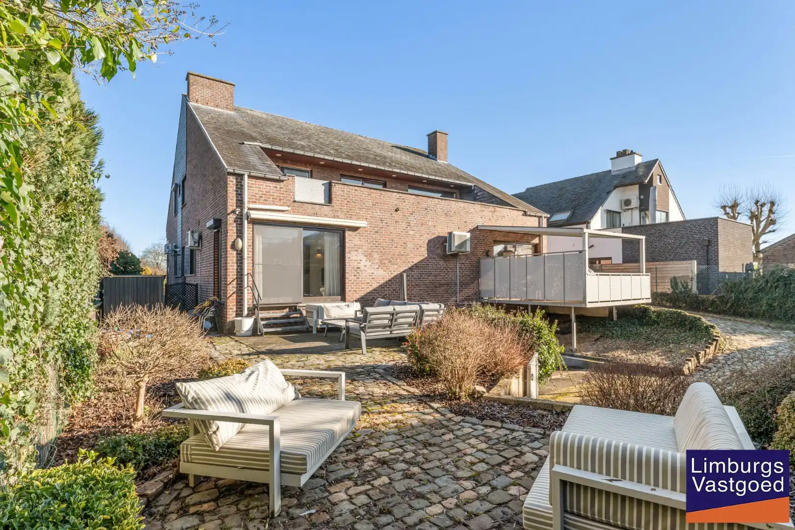 Hoofdfoto van de publicatie: Recent Gerenoveerd appartement met tuin en terras, 2 slaapkamers, In Rekem