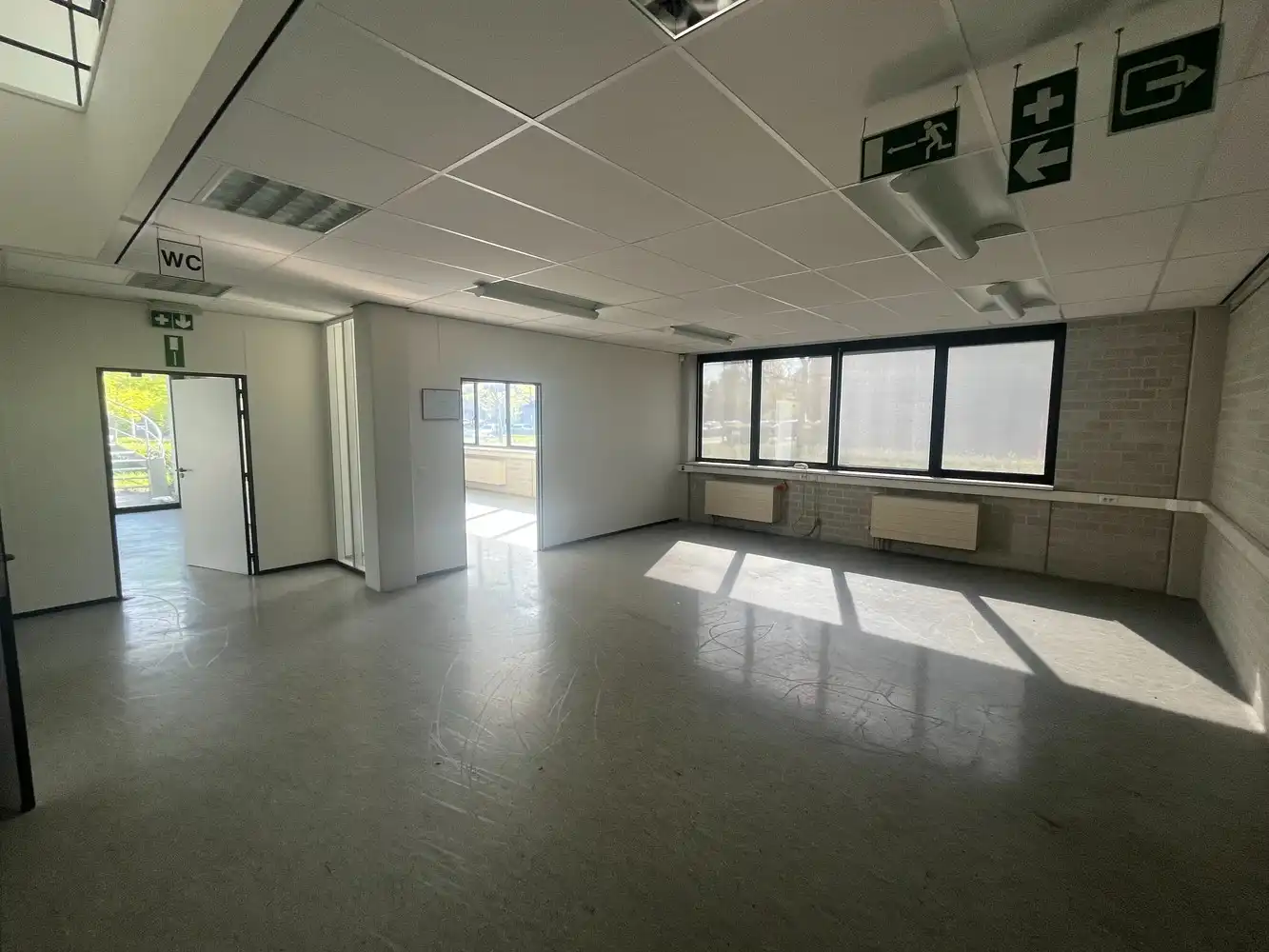 1.786 m² kantoren met 54p foto 20