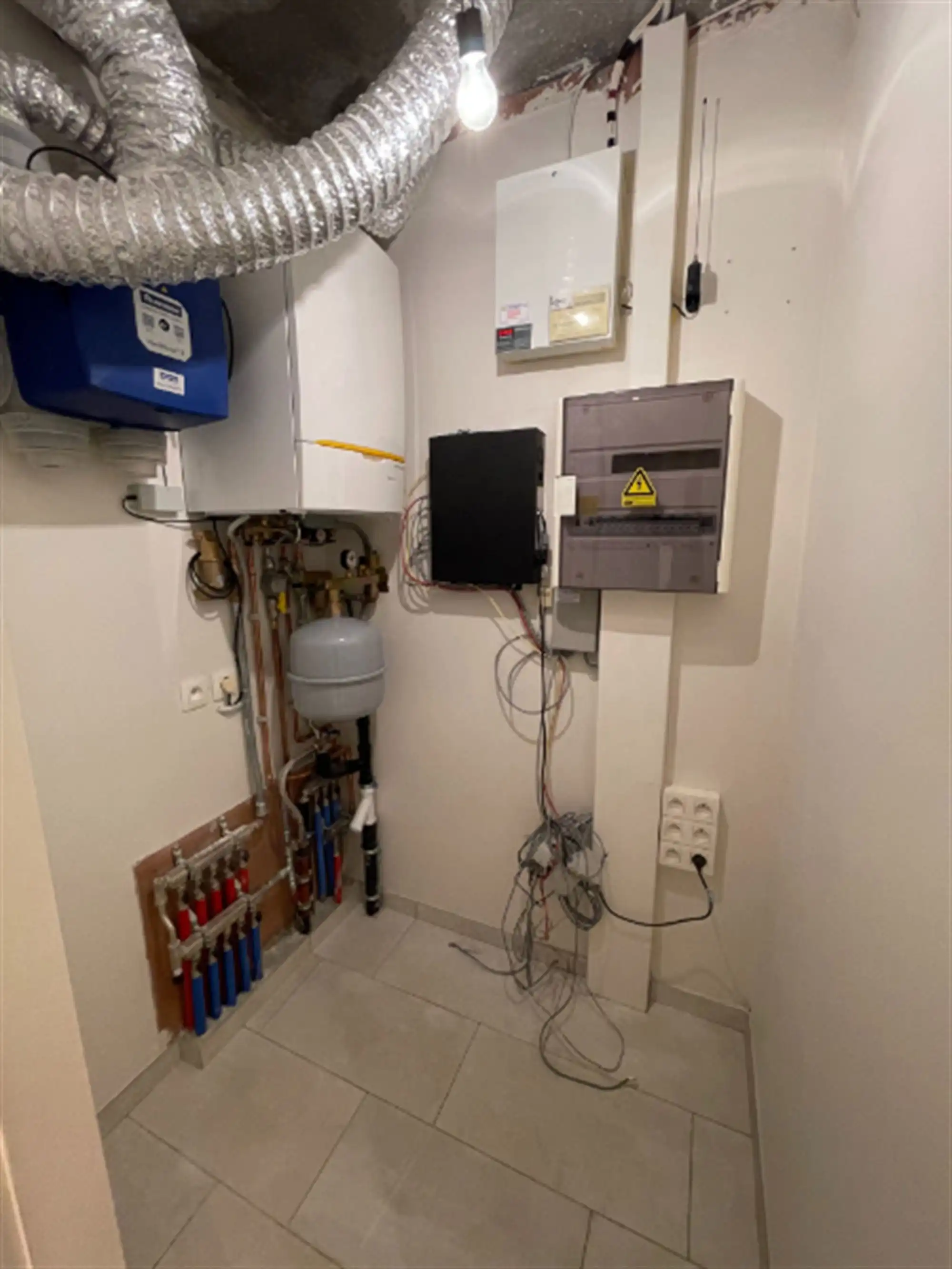 Handelspand met parking foto 8