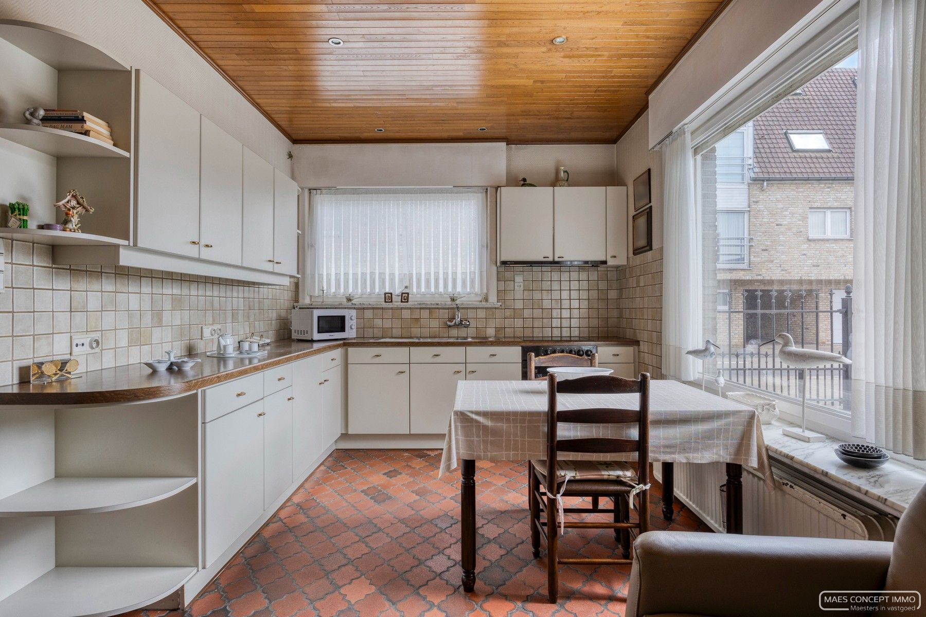 Handelsruimte met woning op topligging in Zulte foto 8