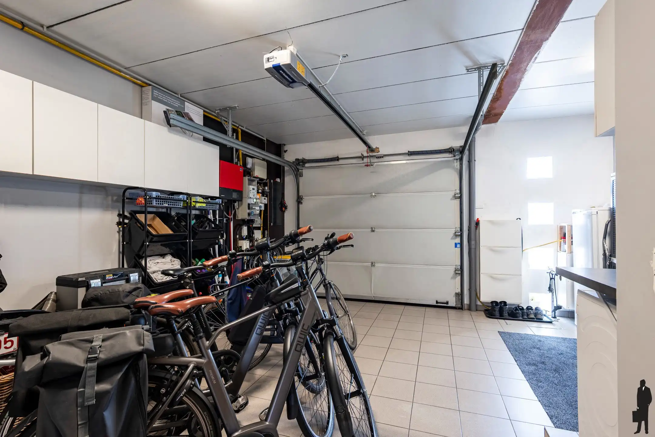 Hoogwaardig afgewerkte, ruime, recente woning met 5 slpk. foto 19