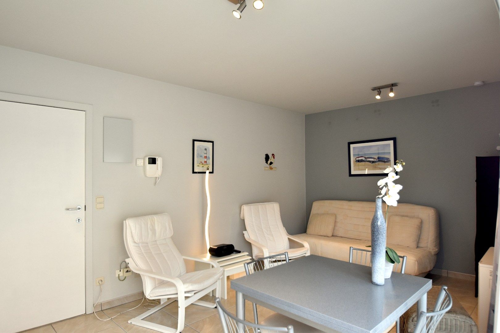 Charmante studio met terras in groen vakantiepark foto 4