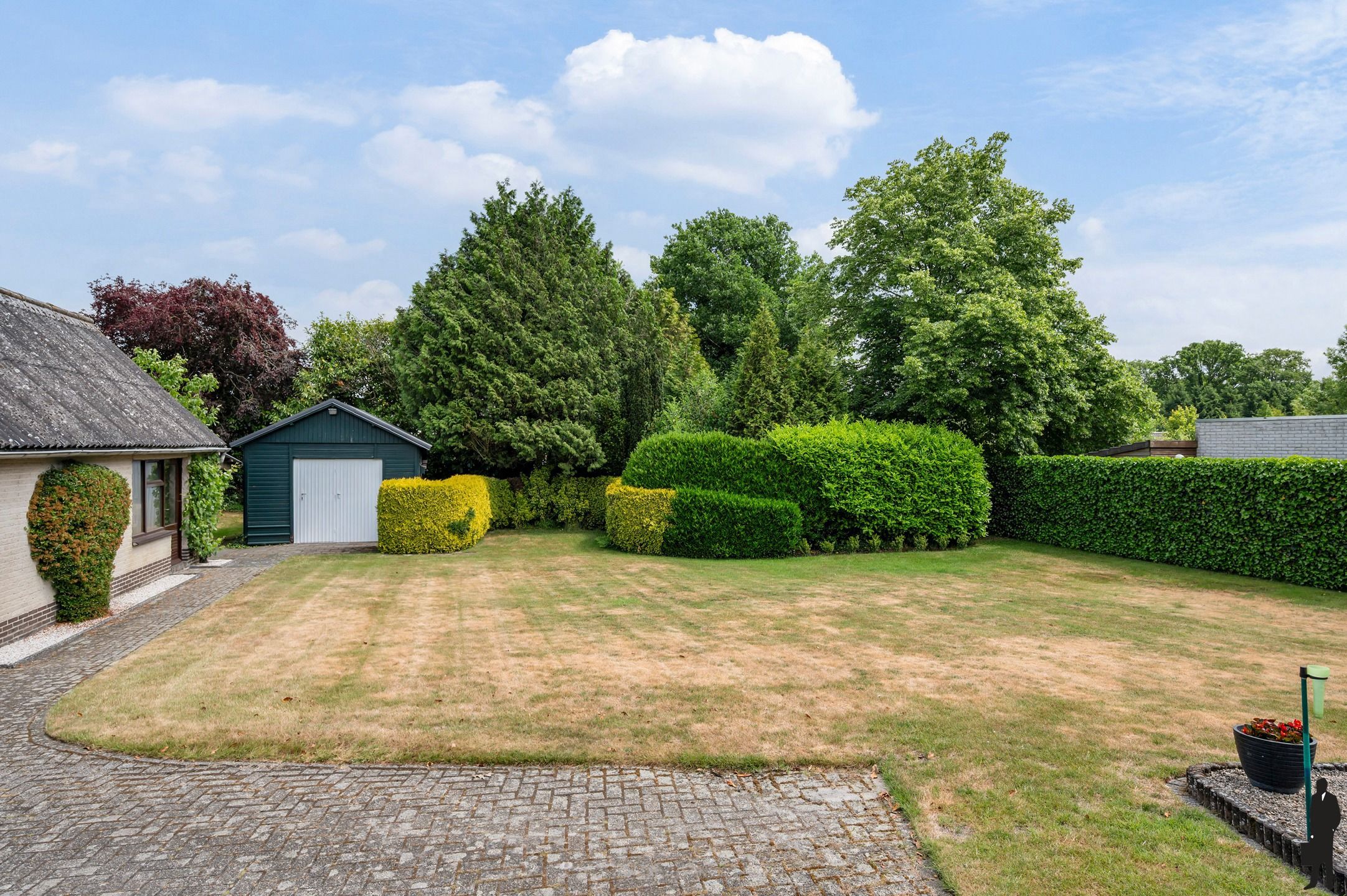 Ruime woning met tuin en bijgebouw foto 31