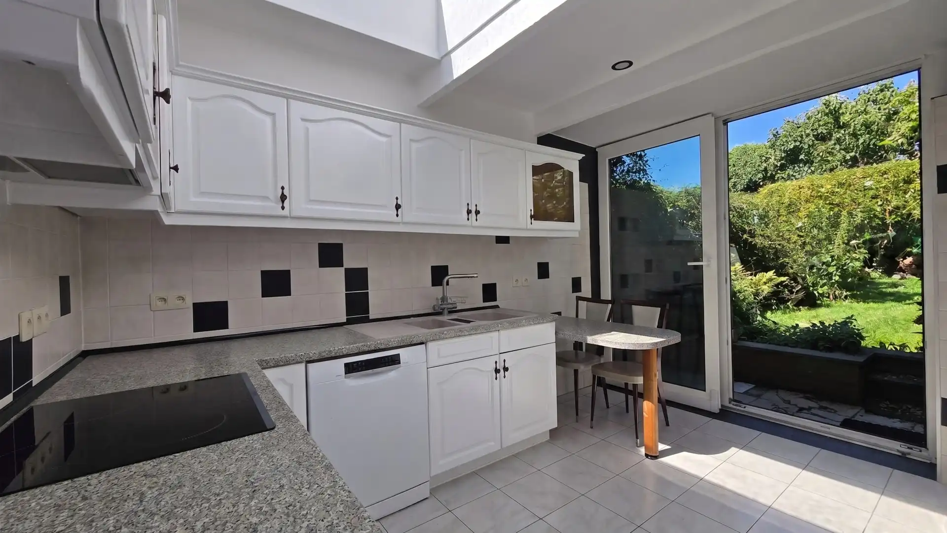 Stijlvol gerenoveerde woning nabij De Vaart (Leuven) foto 7
