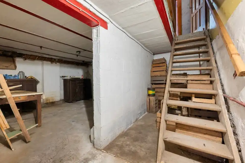 Ruime renovatiewoning met veel potentieel foto 31