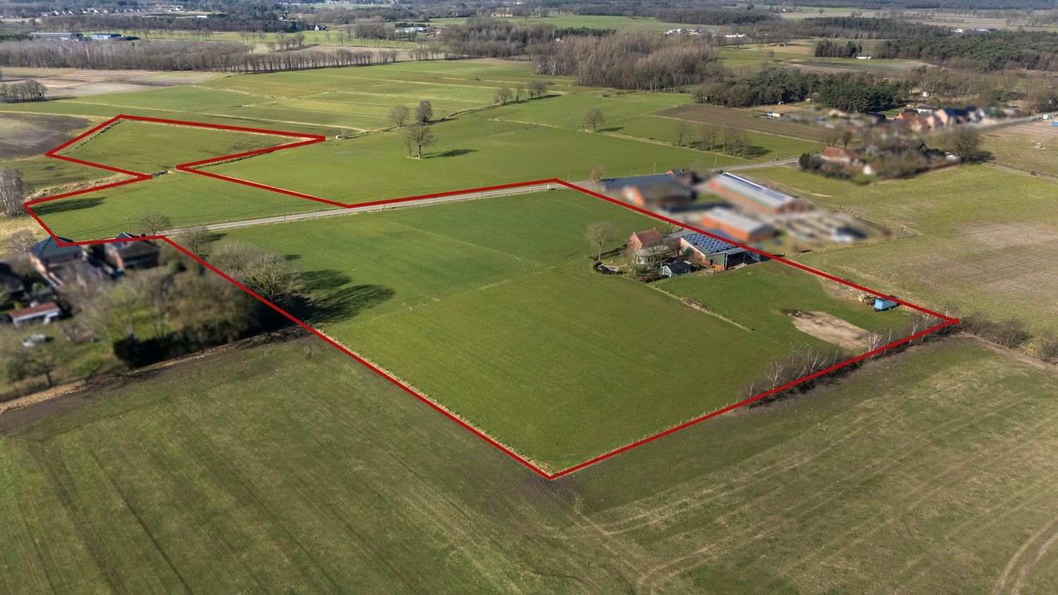 Prachtige hoeve op een ruim perceel van maar liefst 5ha 12a 12ca foto 3