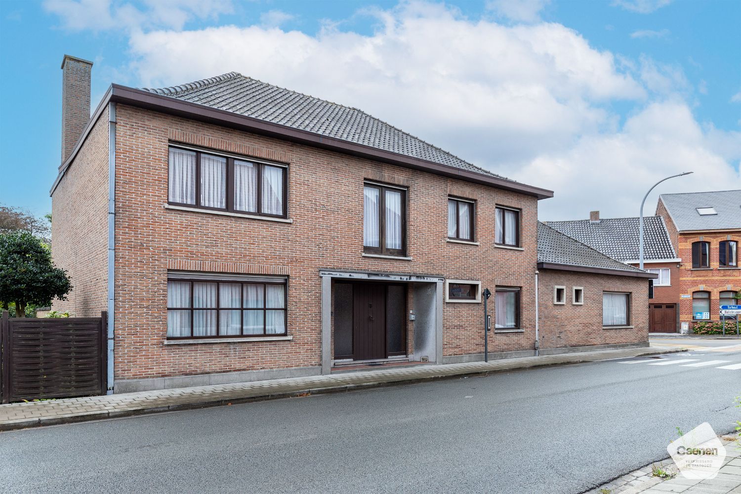 Wonen en werken in het hart van Ruddervoorde ! Deze woonst omvat 5 slaapkamers & 2 garages! foto 5
