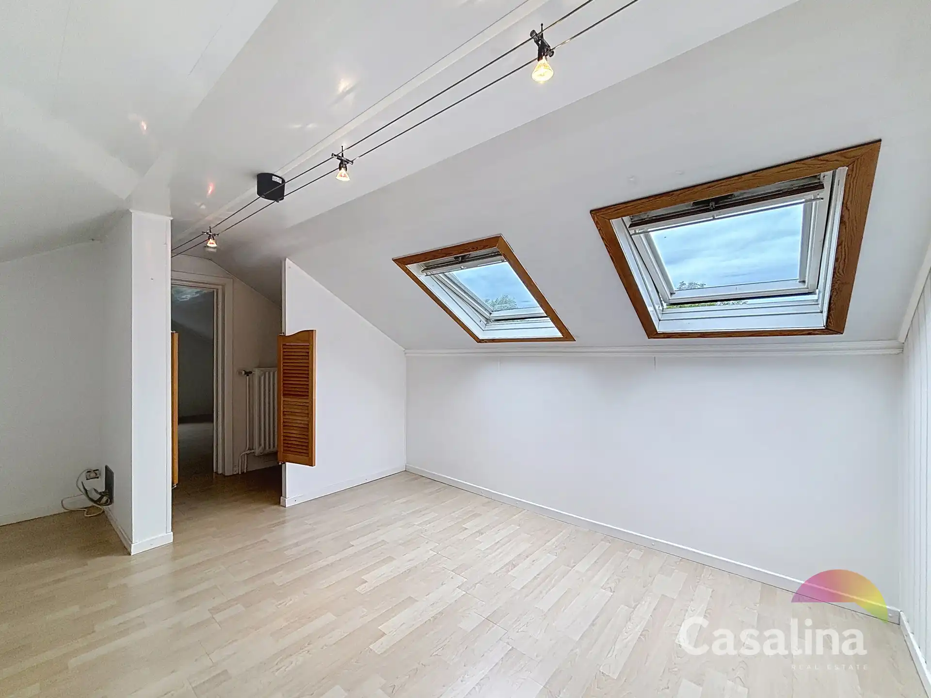 Ruime bungalow van 205 m² in een rustige, groene wijk foto 22