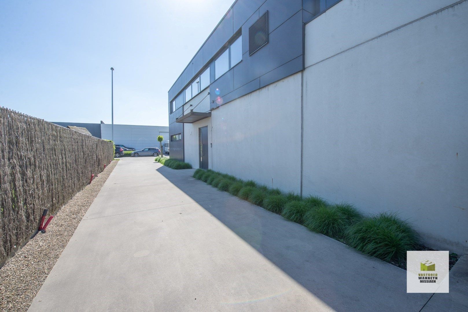 Ruime loods (288m2) met woonst te Verrekijker Wingene  foto 2