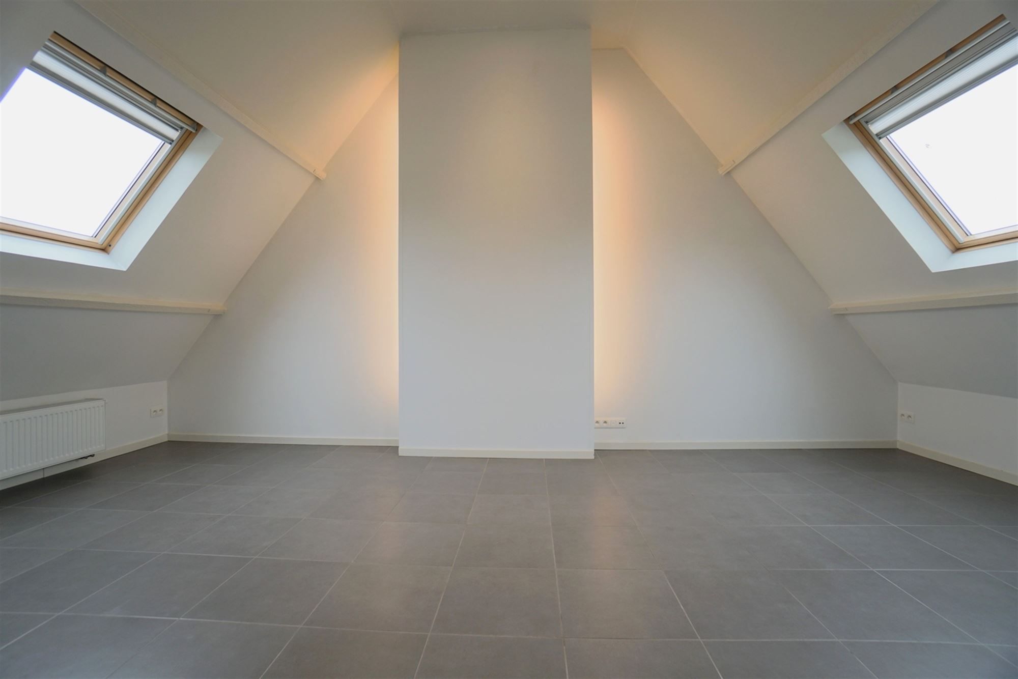 Duplex appartement met 2 slaapkamers en garage op uitstekende locatie foto 5