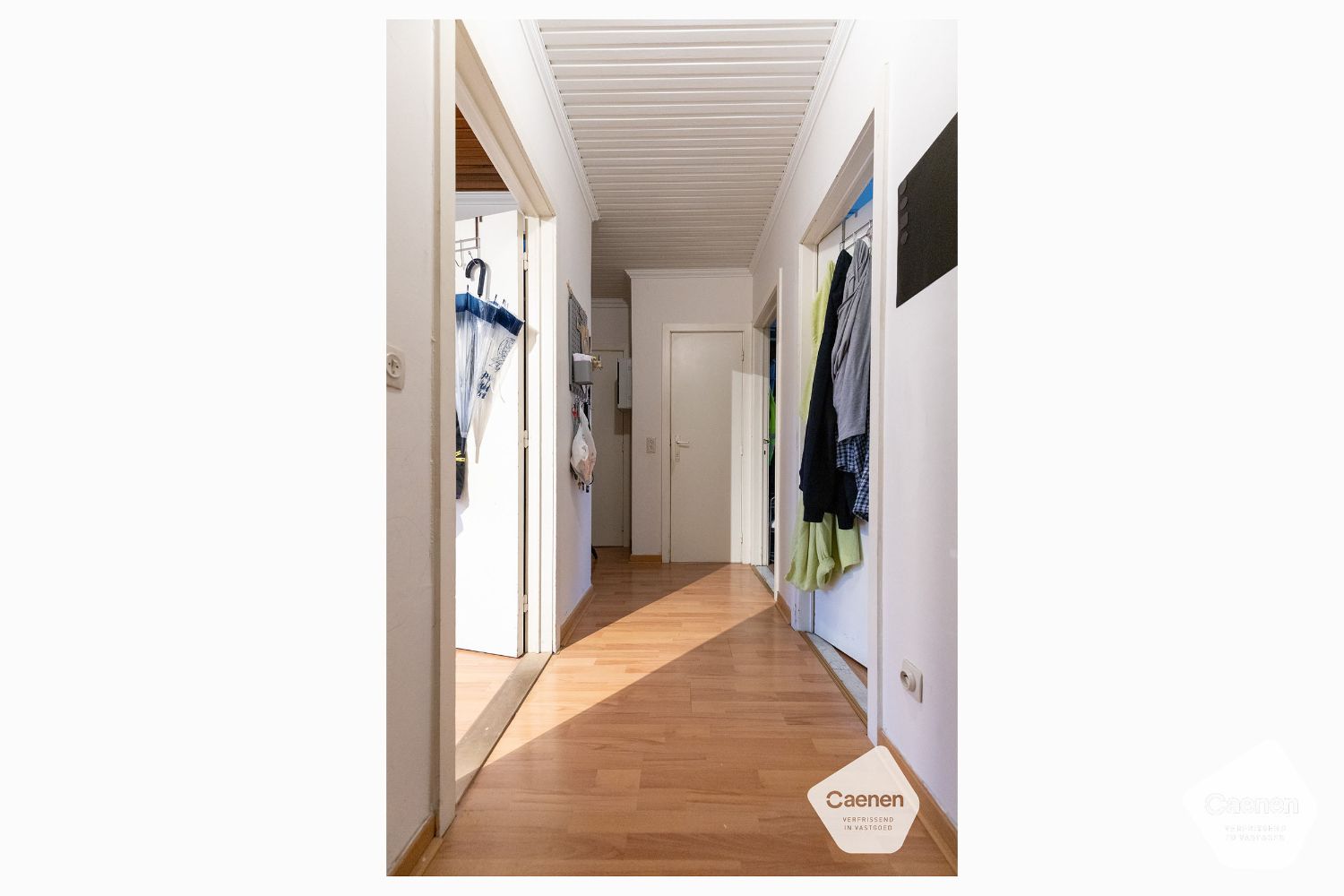 LEUK & ENERGIEZUINIG APPARTEMENT in het hartje van Oostkamp centrum met 2 slaapkamers. foto 2