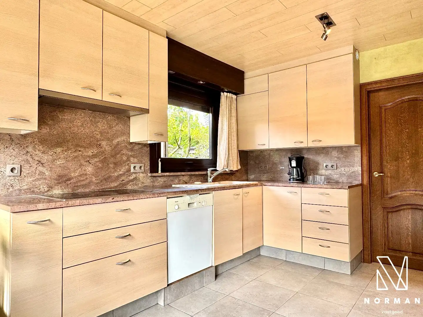 Alleenstaande bungalowwoning met 3 slaapkamers, tuin en garage te koop in rustige woonwijk te Kuurne! foto 9