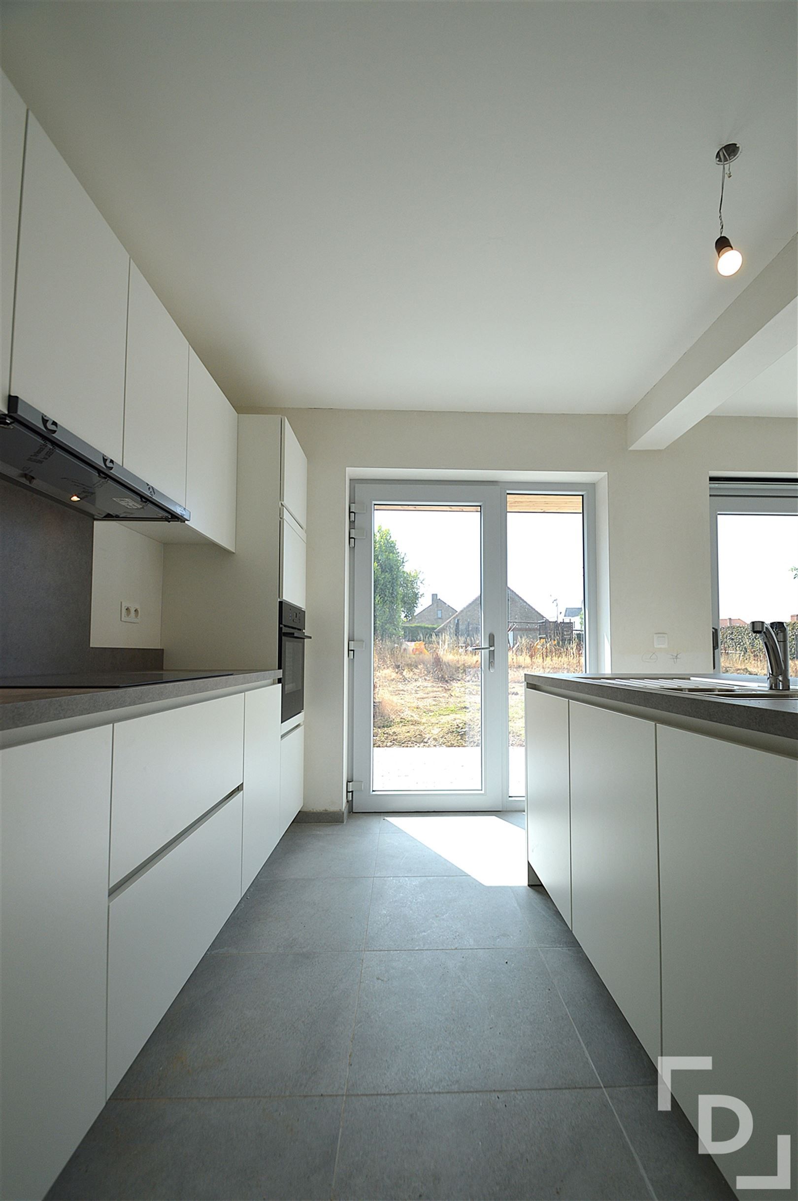 Nieuwbouwwoning met carport te huur in Wijtschate. foto 7