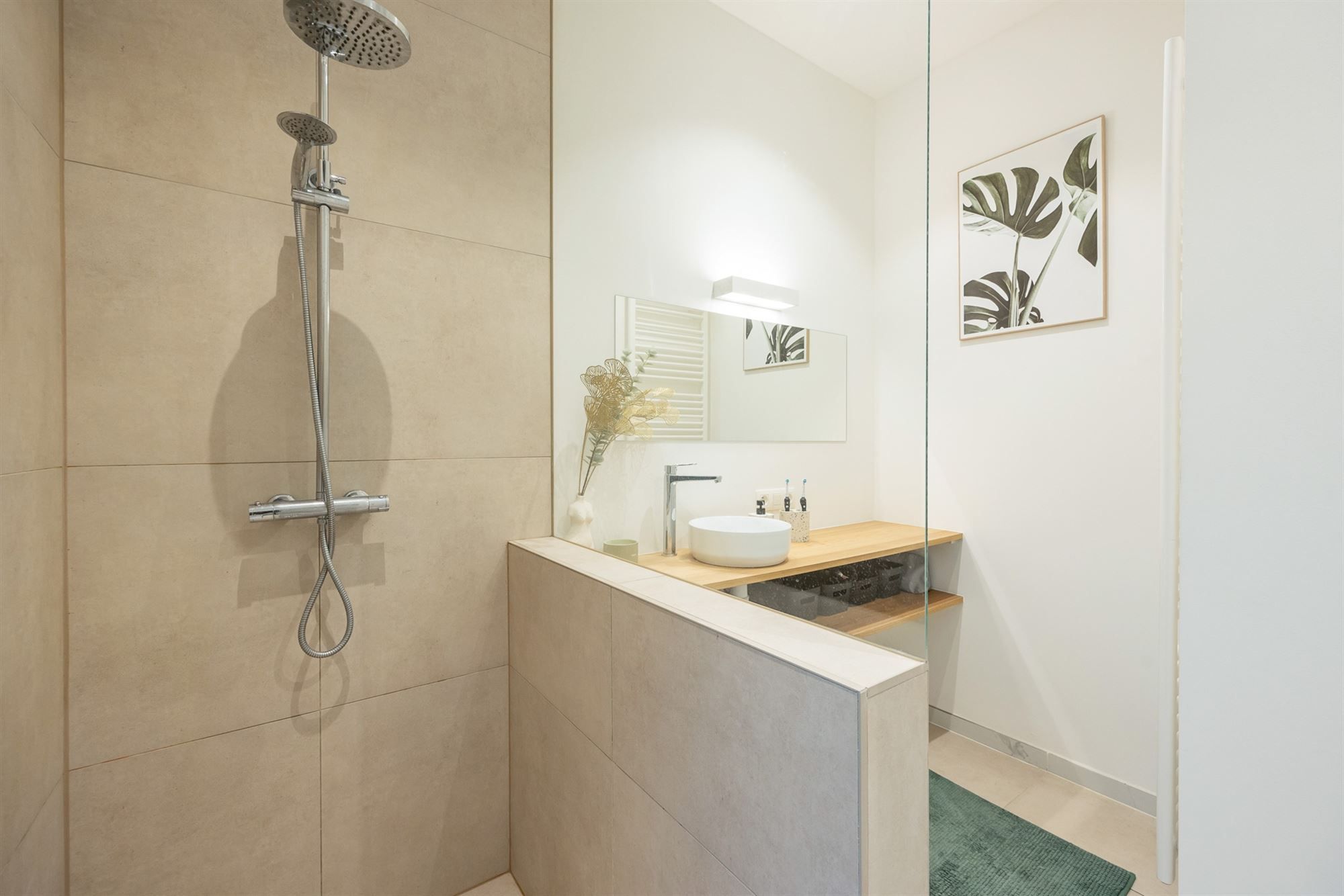 Modern gerenoveerde woning met 2 slpkmrs. en tuin foto 7