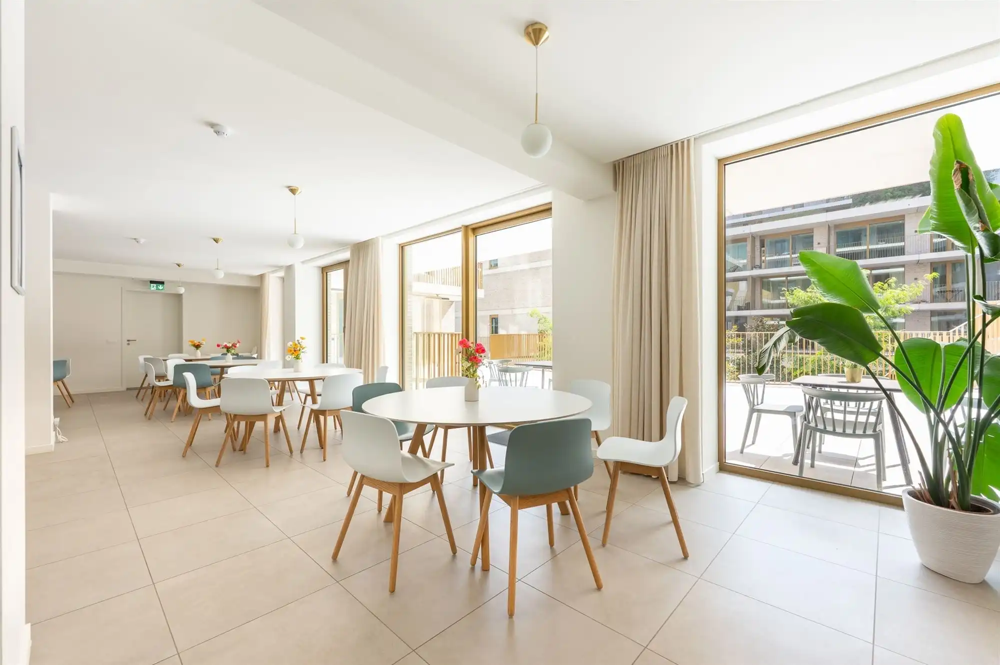 Nieuwbouw studio met ruim terras foto 18