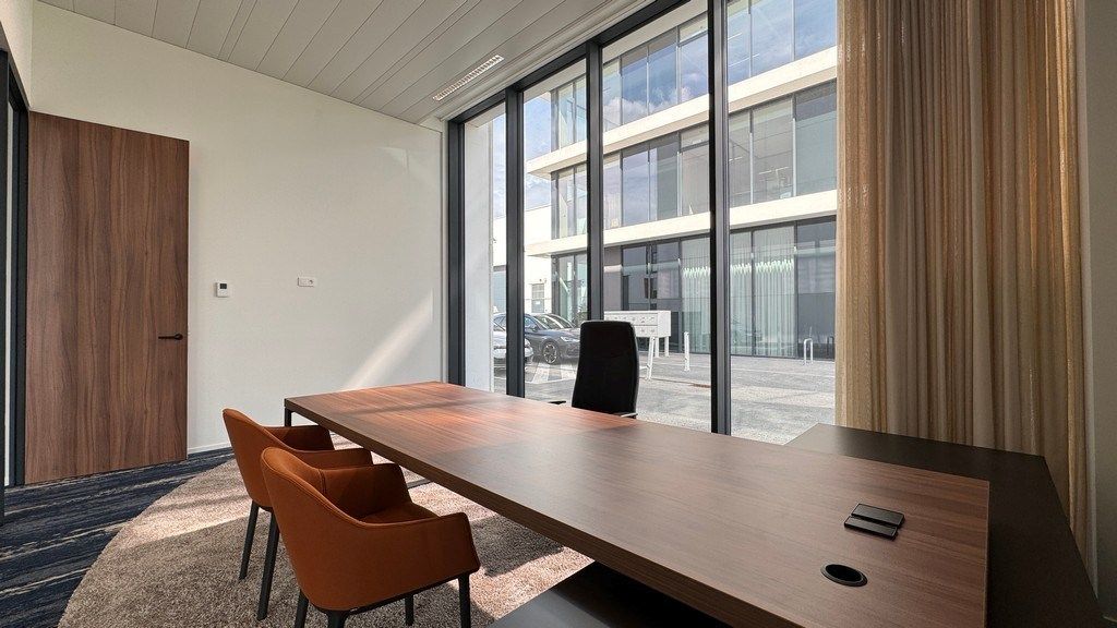 Instapklaar en ingericht kantoor te huur vlakbij E19 in Kontich foto 6