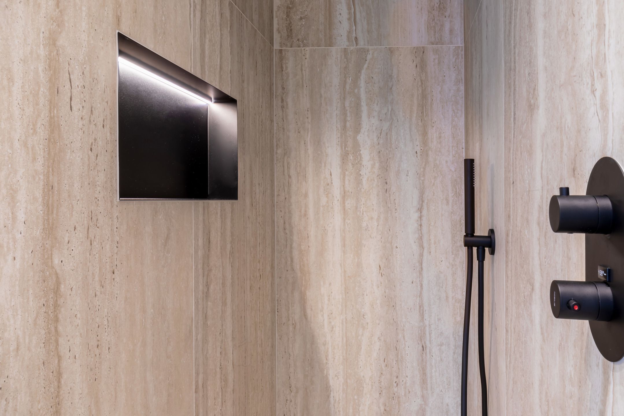 Trendy nieuwbouw gelijkvloers appartement foto 19