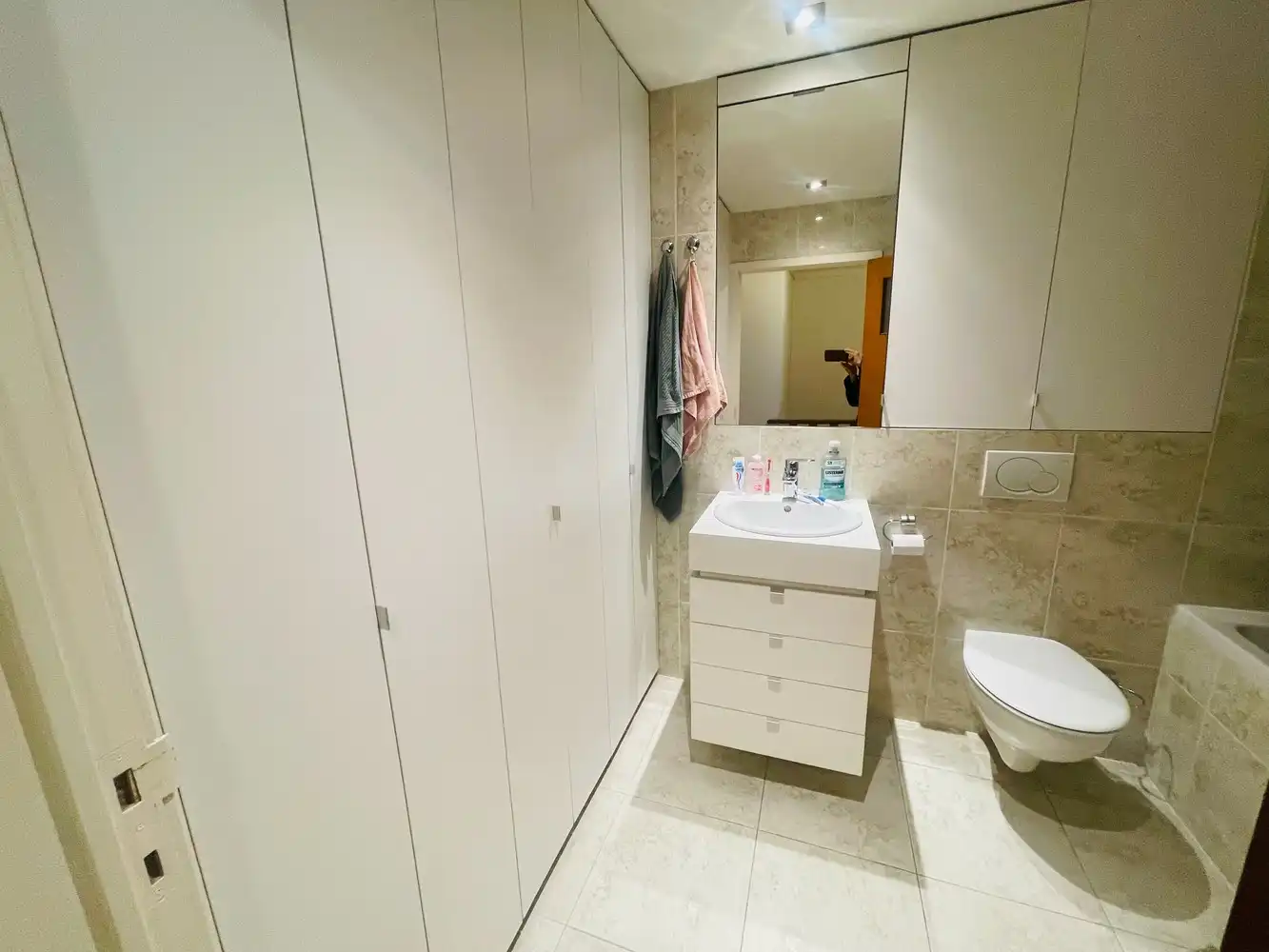 Brugge centrum, vlakbij Smedenpoort , Vestingen , t' Zand en station Ruime degelijk GEBOUWDE BEL-ETAGE  WONING met  GARAGE van circa 90 m³, 3 SLPKS en zonneterras. foto 9