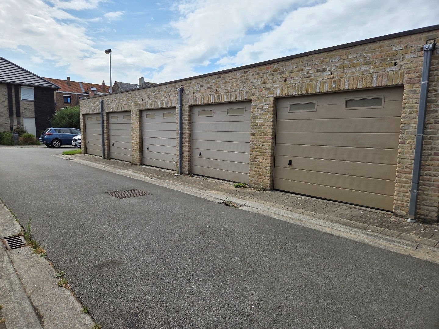 Vlot in te rijden garagebox te Bredene-Sas! foto {{pictureIndex}}