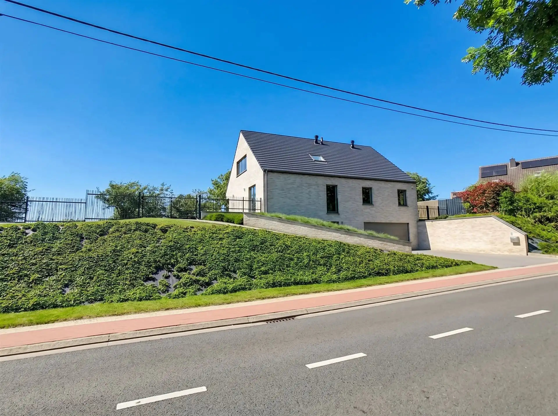 Villa met 5 slaapkamers, garage en grote tuin foto 34
