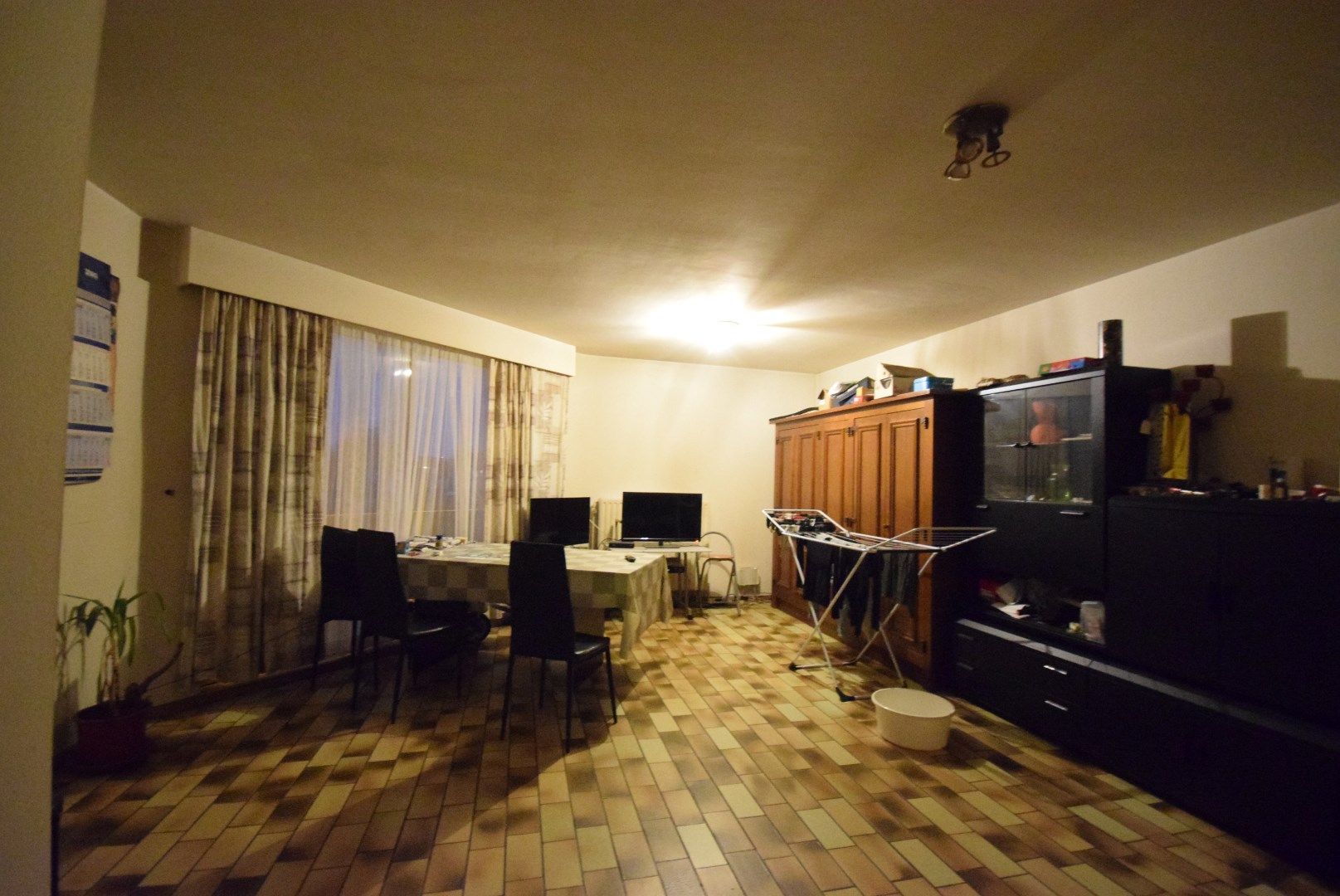 APPARTEMENT MET TWEE SLAAPKAMERS NABIJ CENTRUM ROESELARE - WONEN OF INVESTERINGSKANS foto 2