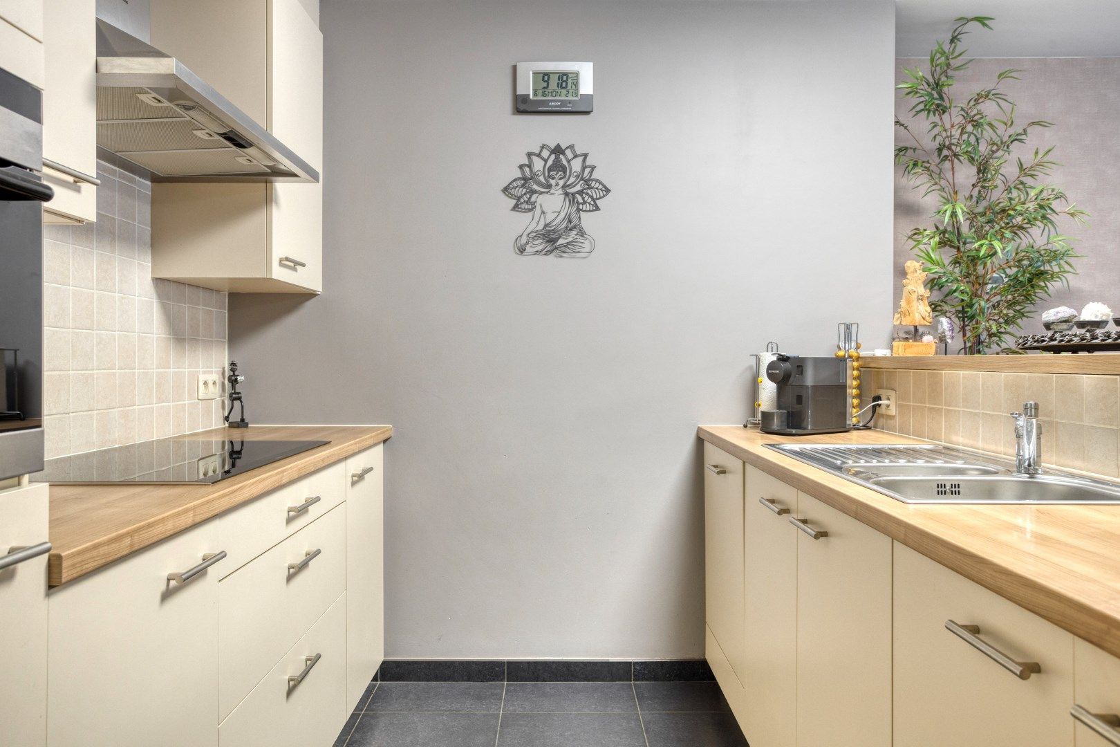 Verzorgd gelijkvloers appartement met tuin vlakbij het centrum foto 10