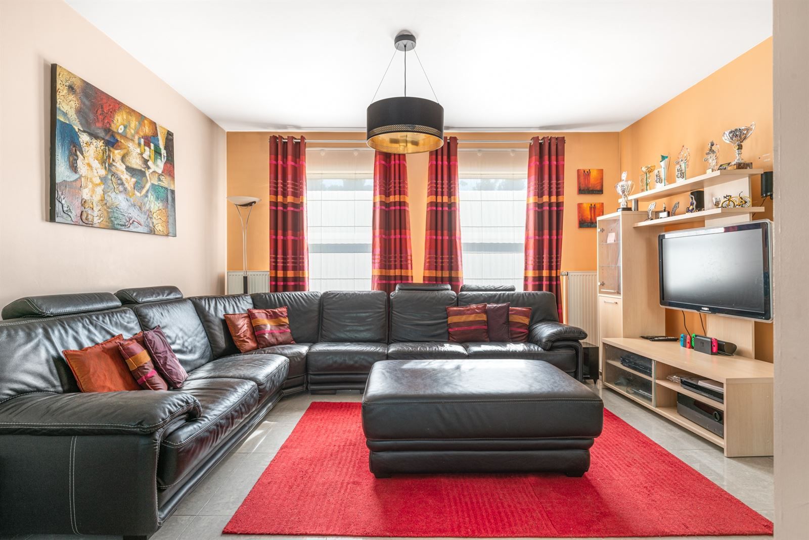 Volledig instapklare woning met bijgebouw foto 2