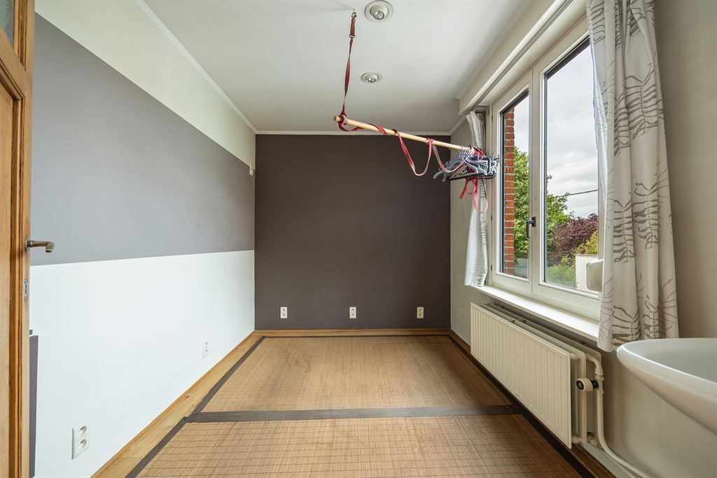 karaktervolle, te renoveren woning foto 18