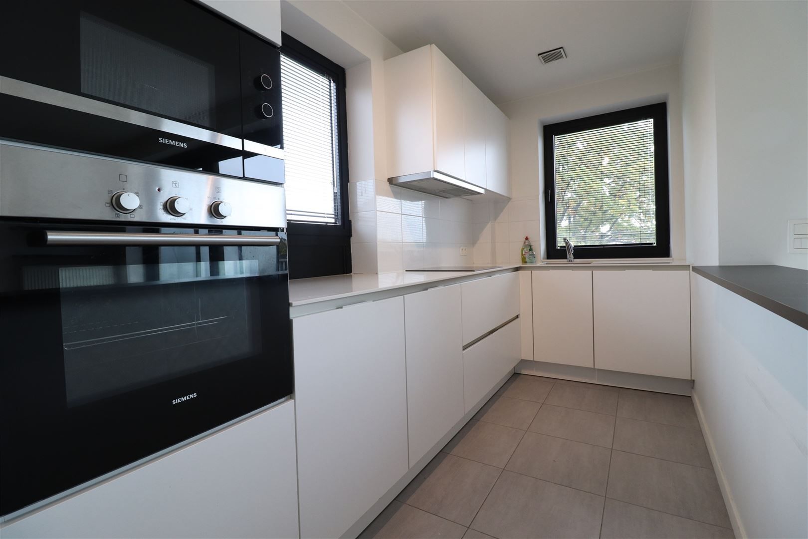 Modern appartement met terras en parking  foto 8