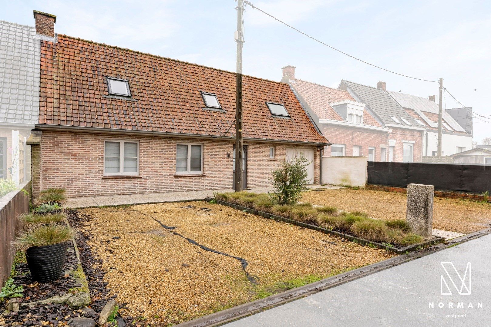 Gezinswoning met 3 kamers, grote garage, terras en oprit foto 23