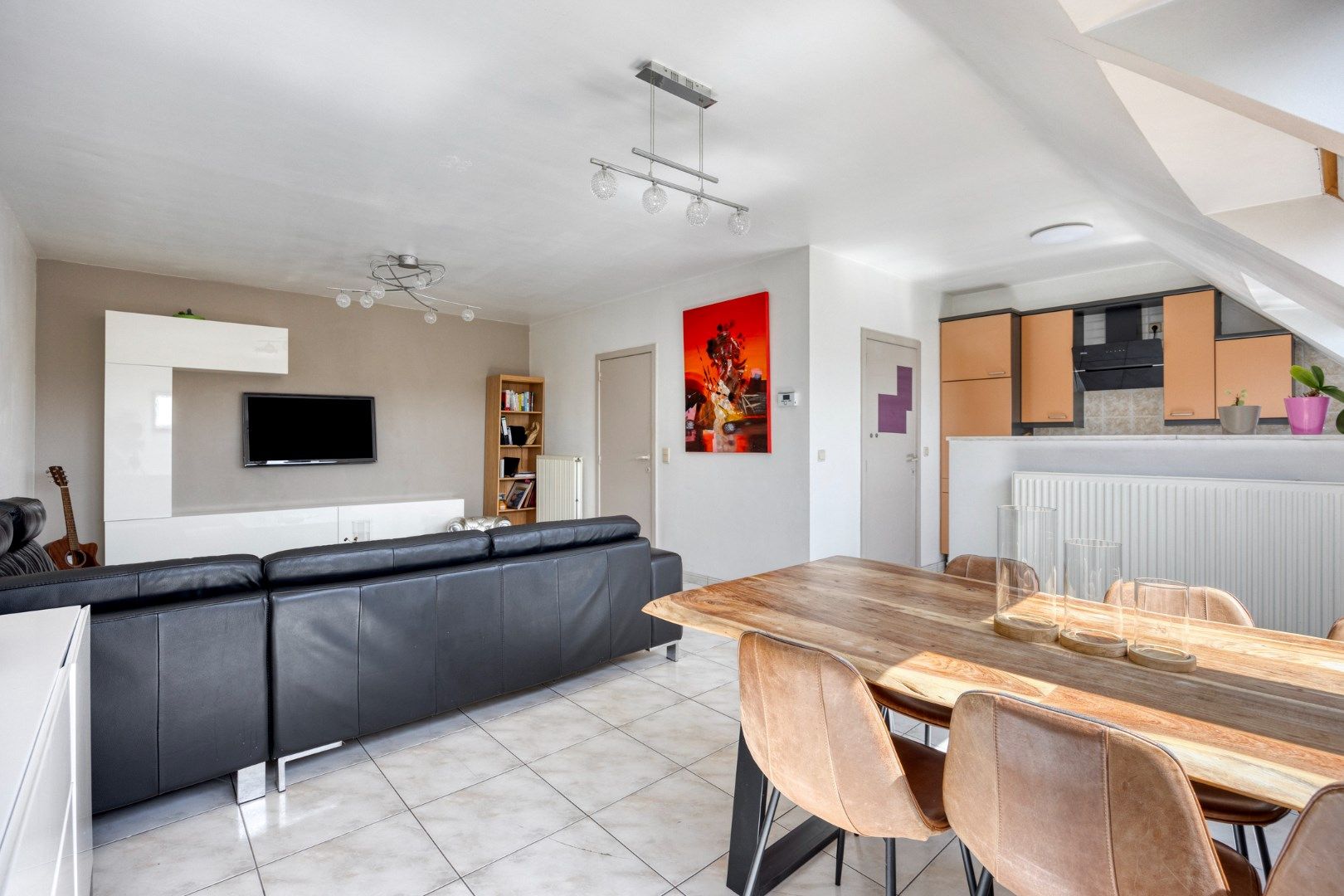 Ruim en licht appartement met 2 slaapkamers én zolderruimte foto 7