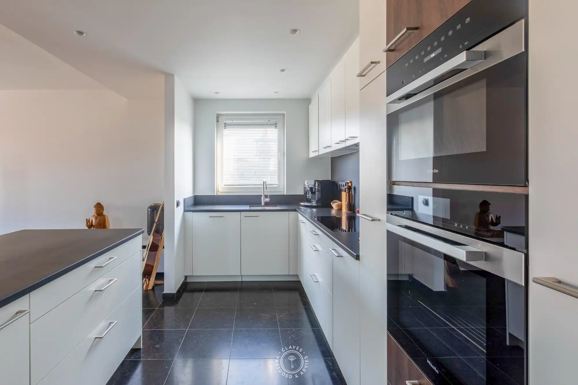 High-end  afgewerkt appartement met twee slaapkamers - en de optie om een ondergrondse staanplaats mee aan te kopen foto 4