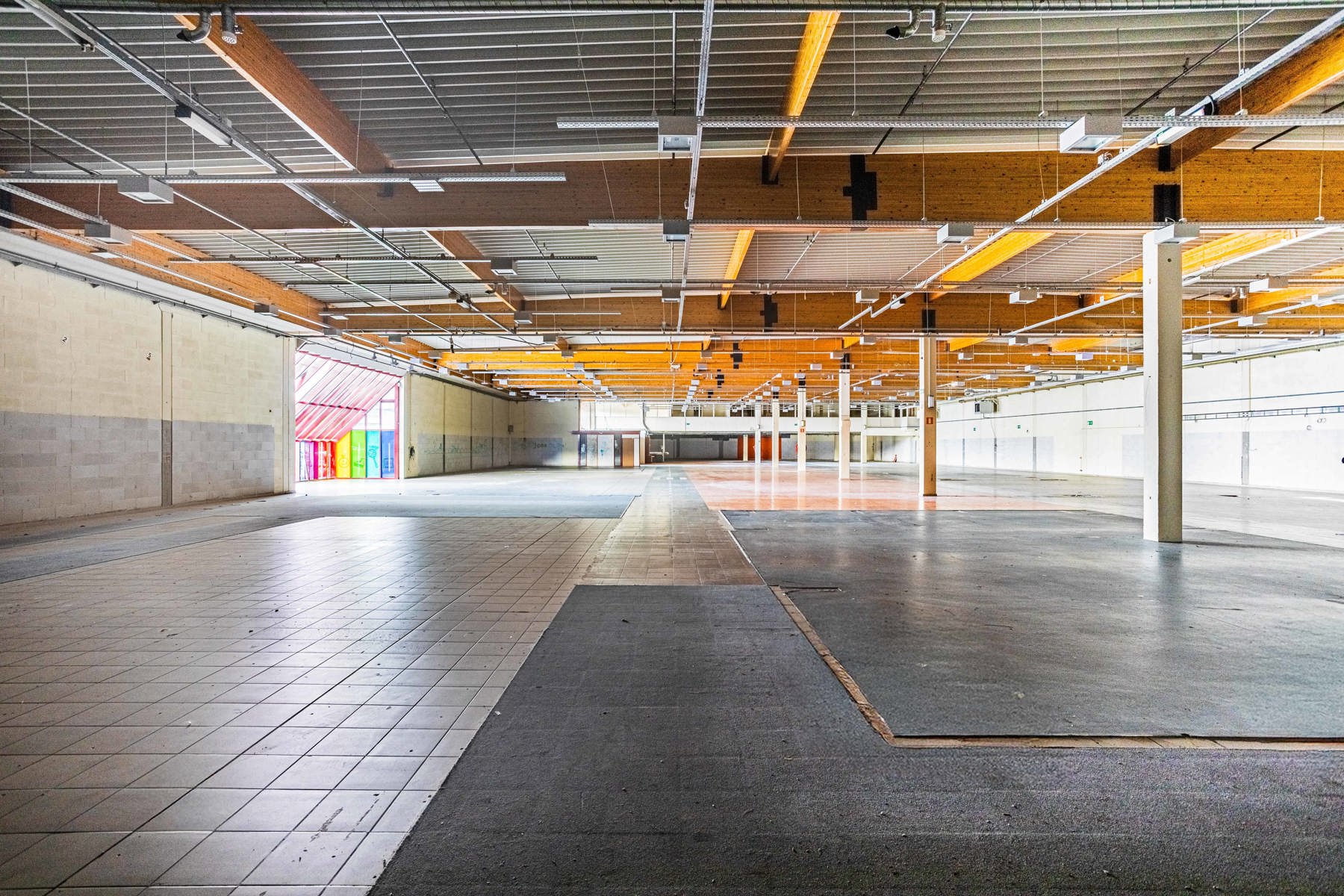 Polyvalent handelspand/kantoren pand op topligging foto 8