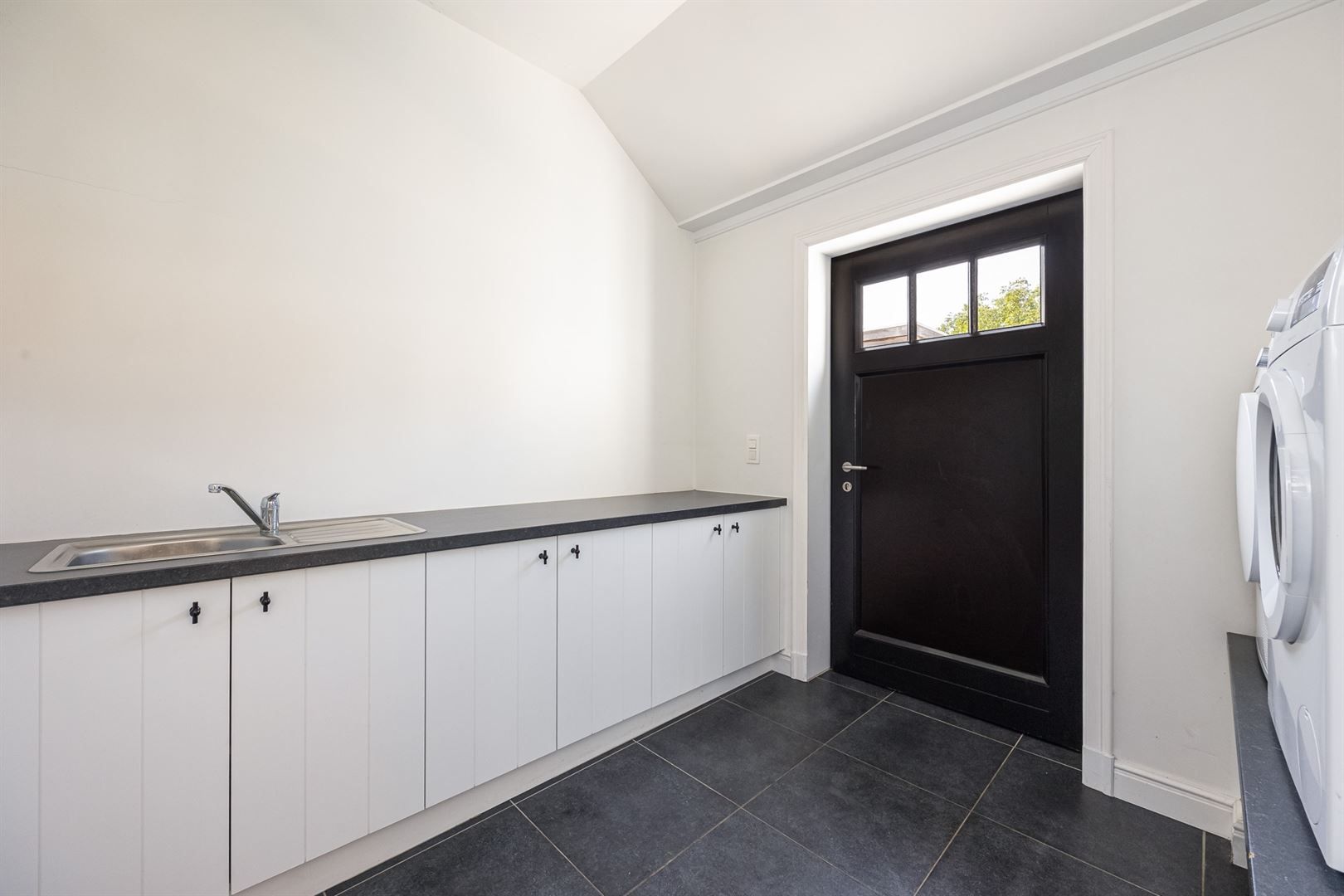 Stijlvolle woning met zwembad op zuidwest perceel.  foto 11