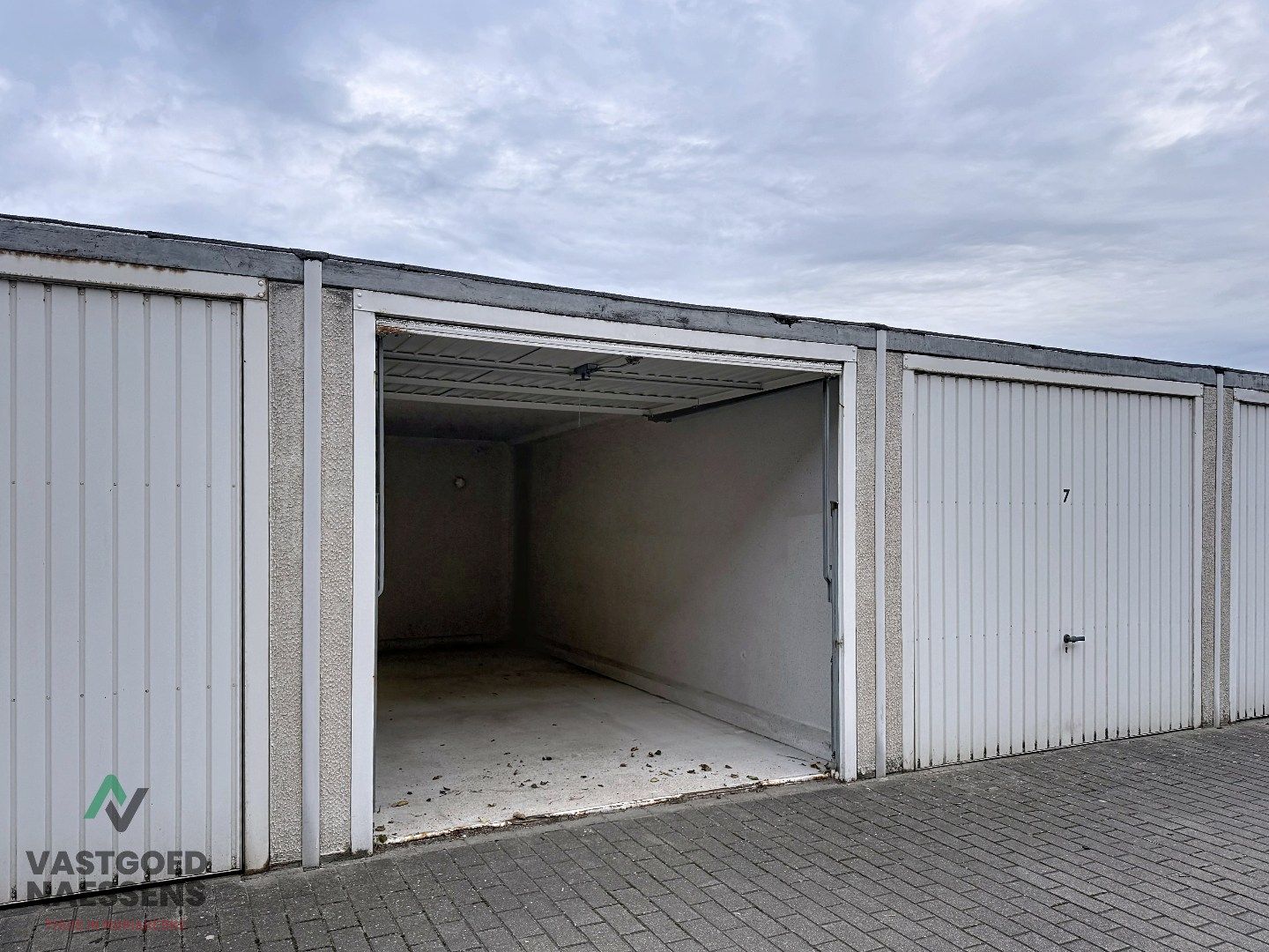 RUIME GARAGEBOX IN RESIDENTIËLE WOONWIJK foto 4